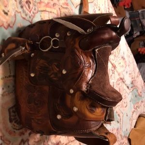 Saddle purse
